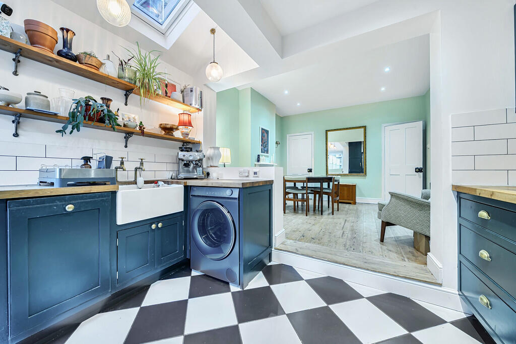 1394519-7-694a8b2...