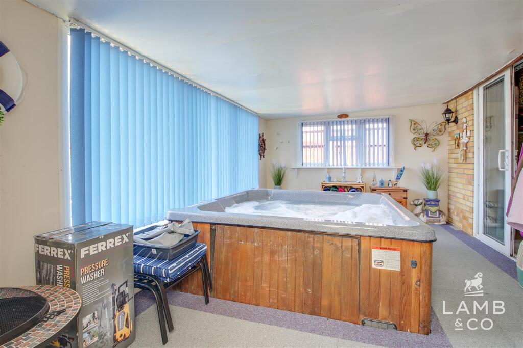 HOT TUB ROOM