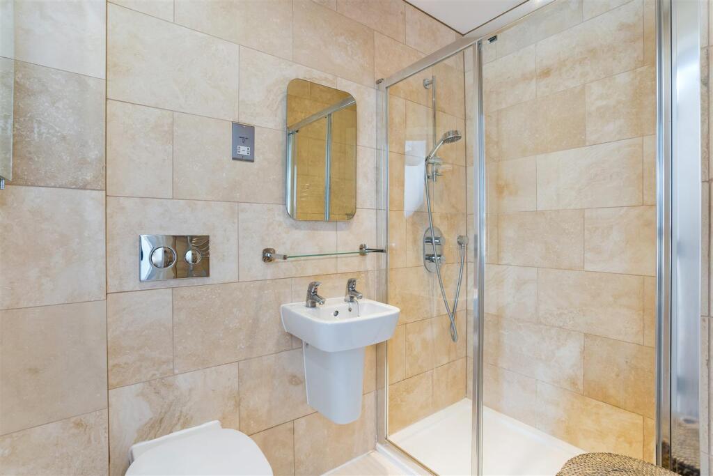 Holmes Grove, Henleaze Bathroom.jpg