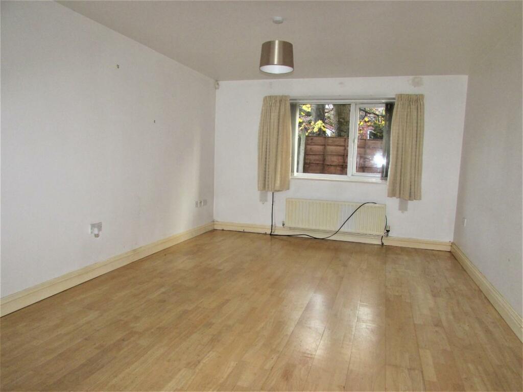 StationMews2lnge1.JPG
