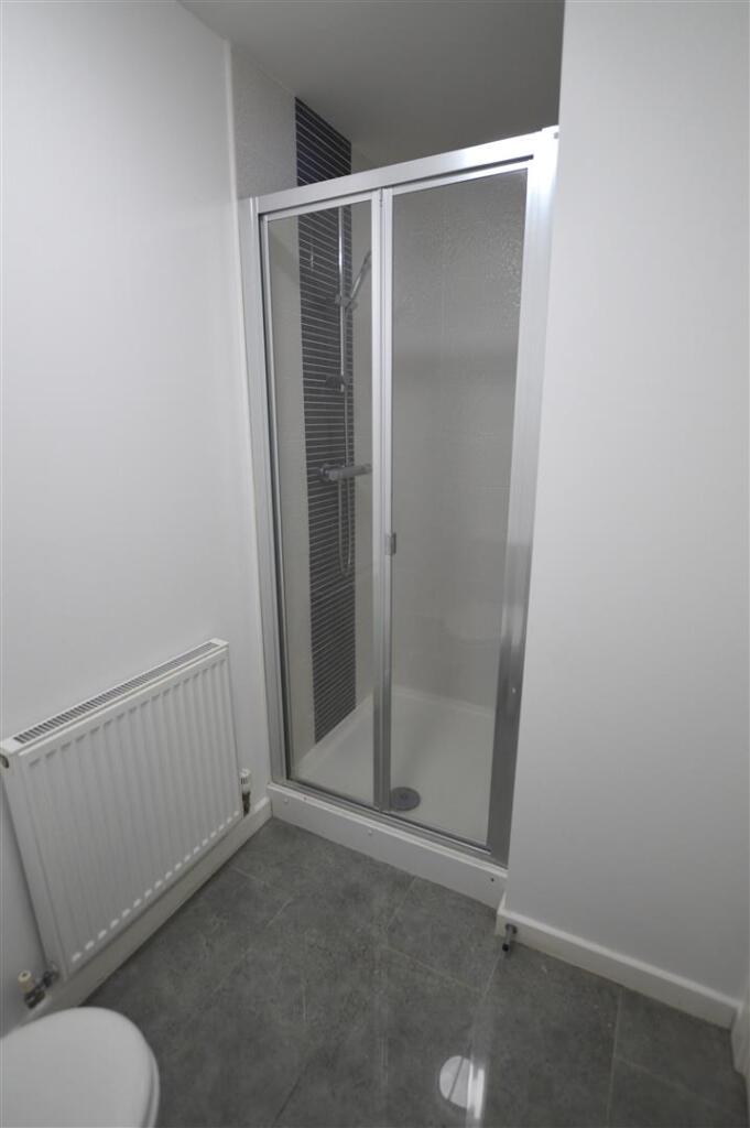 14 Hexham Gardens En-Suite (2).JPG