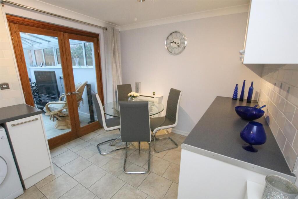OPEN PLAN DINING KITCHEN