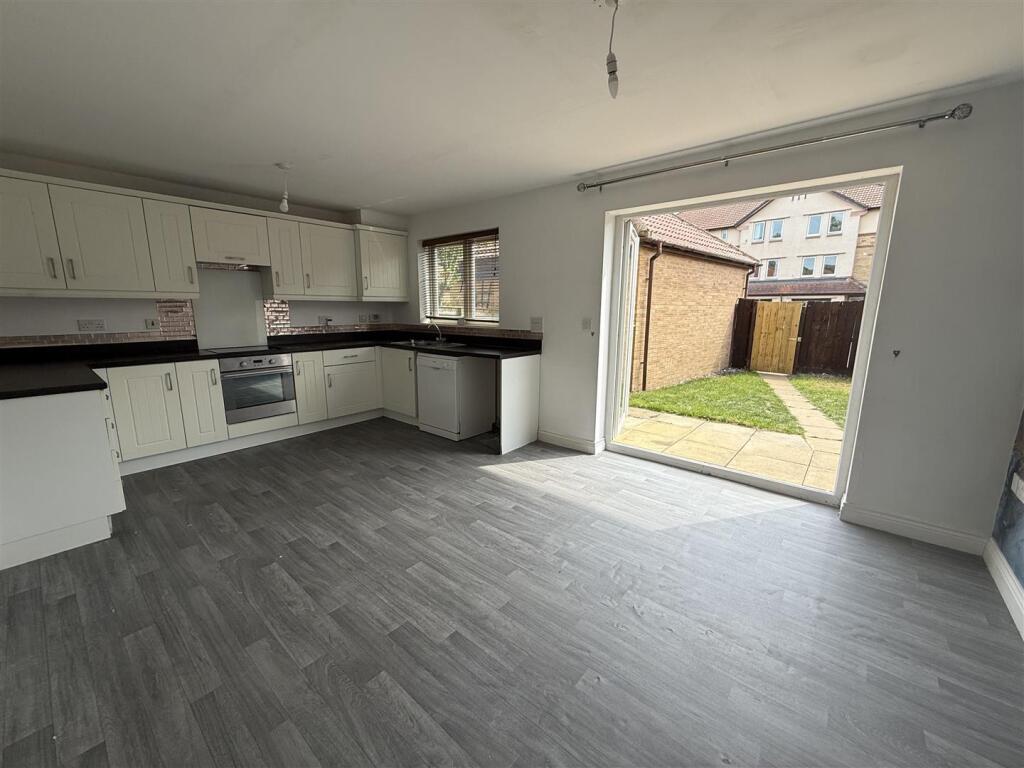 Kitchen/Dining Area