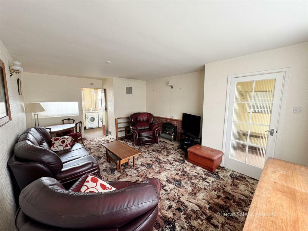 124 Churchill Way B Lat-06.jpg