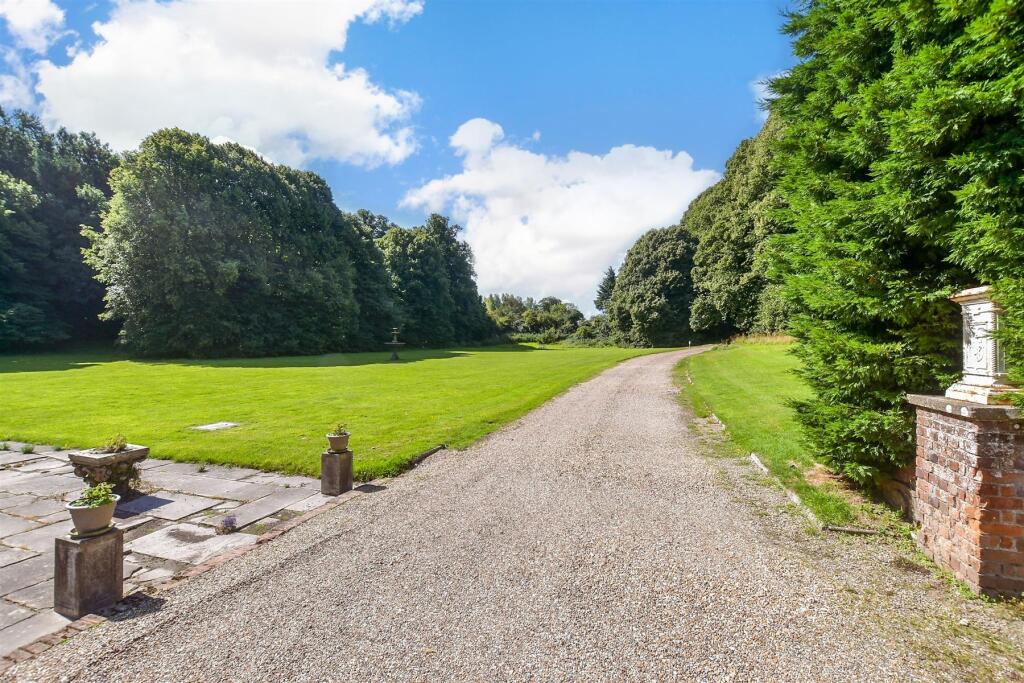 Driveway/Parking