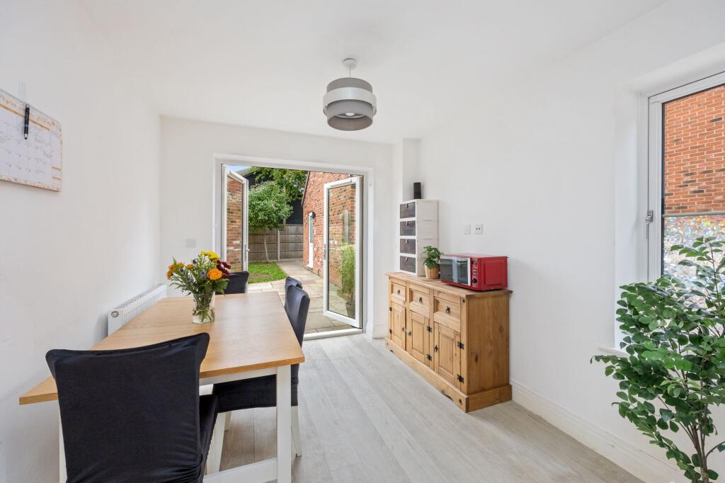 Kitchen/ Dining Room