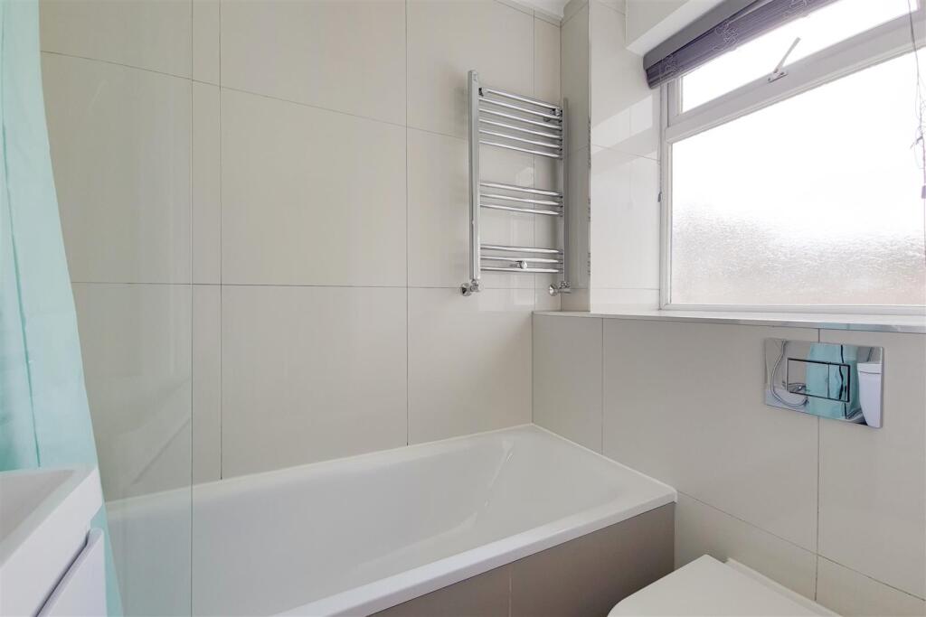 6_Bathroom-1.jpg