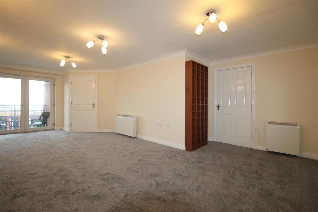 Lounge / Dining Room