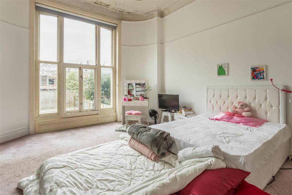 Flat 1, 76 The Drive -16.jpg