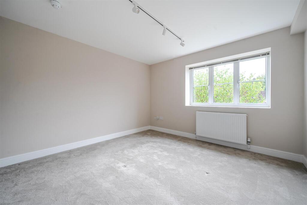 Bedroom 1.jpg