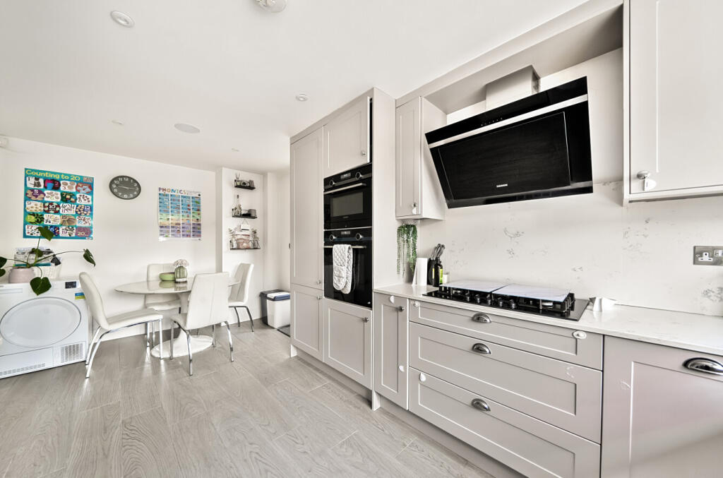 1298394-8-685d11d...