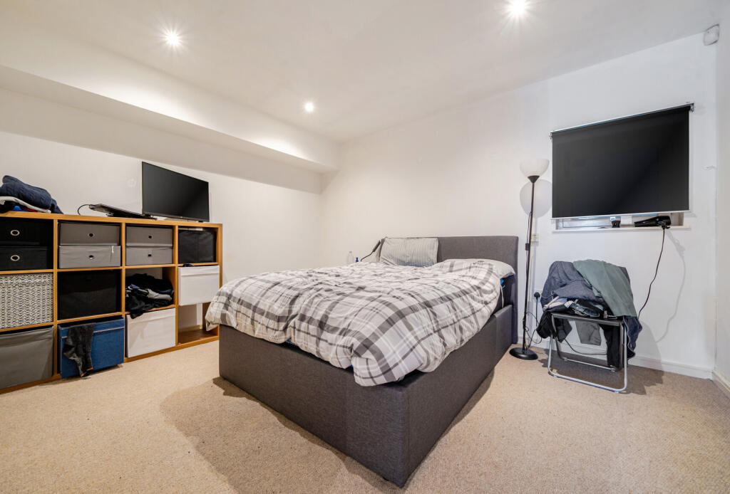 1376443-15-690cae...