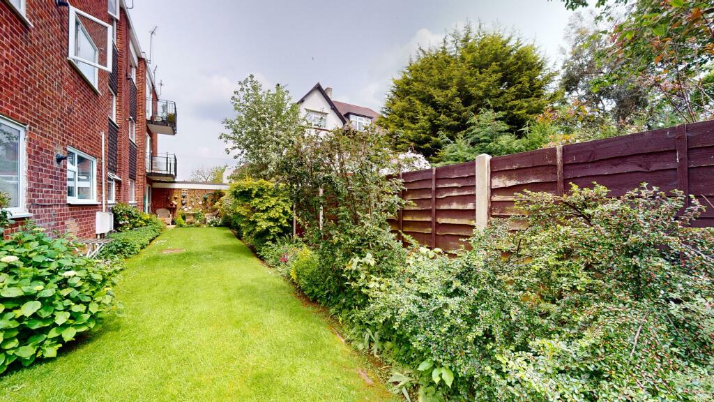 2-Brentwood-Court-North-Parade-05182024_100043