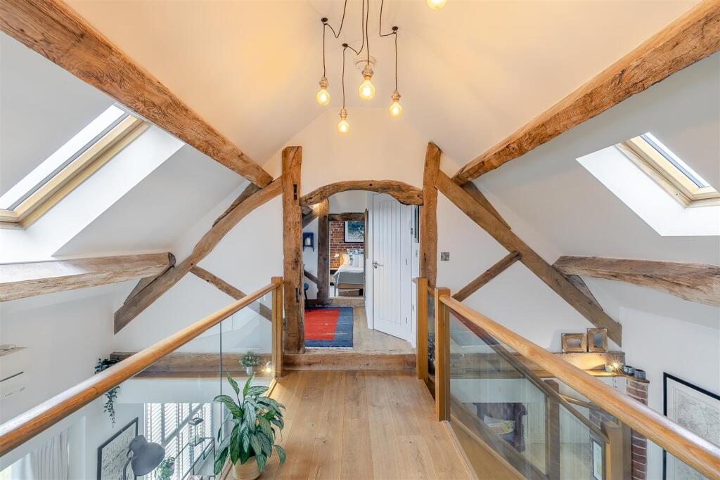 8639408-interior26.jpg