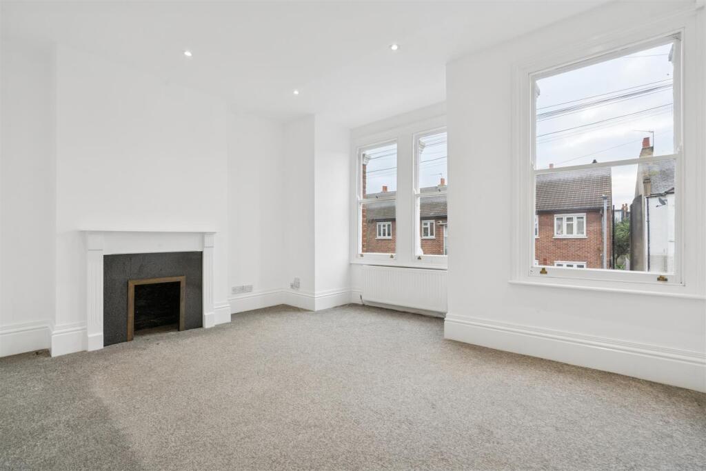 FFF 33 Himley Road SW17  reception 1.jpg