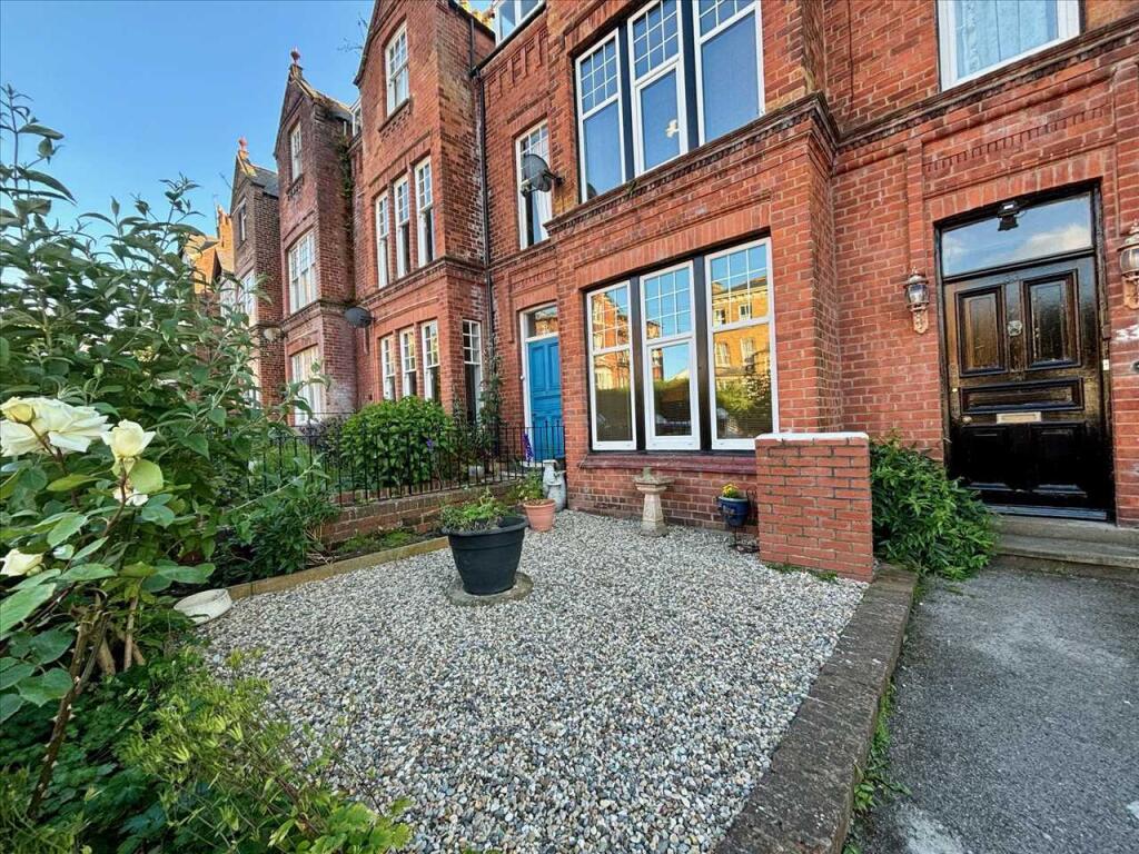 FRONT GARDEN