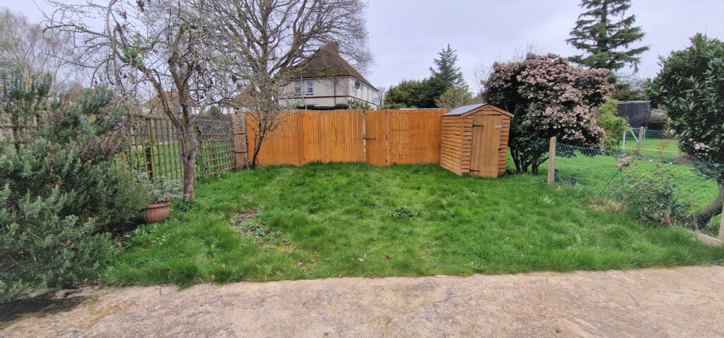 GARDEN: FRONT SECTION