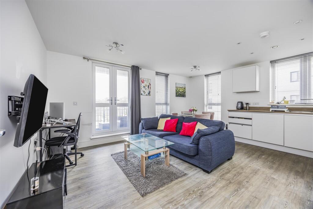 15 Heather Court, 11A West Cliff Road, Bournemouth