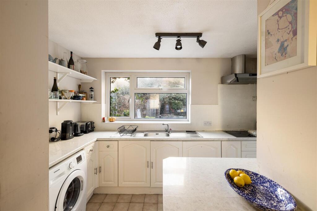 Cavendish Drive, E11