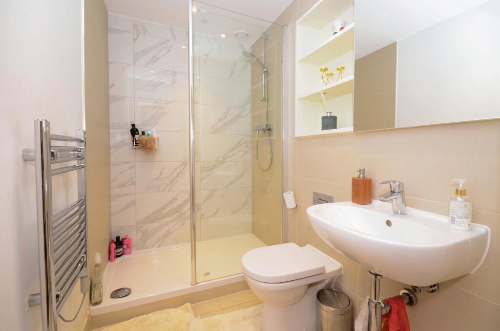 Davidson Frost-Wellings, DFW, Royal Court, Shower 