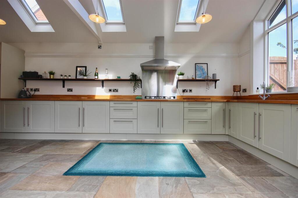 COMBINED DAY ROOM &amp; DINING KITCHEN