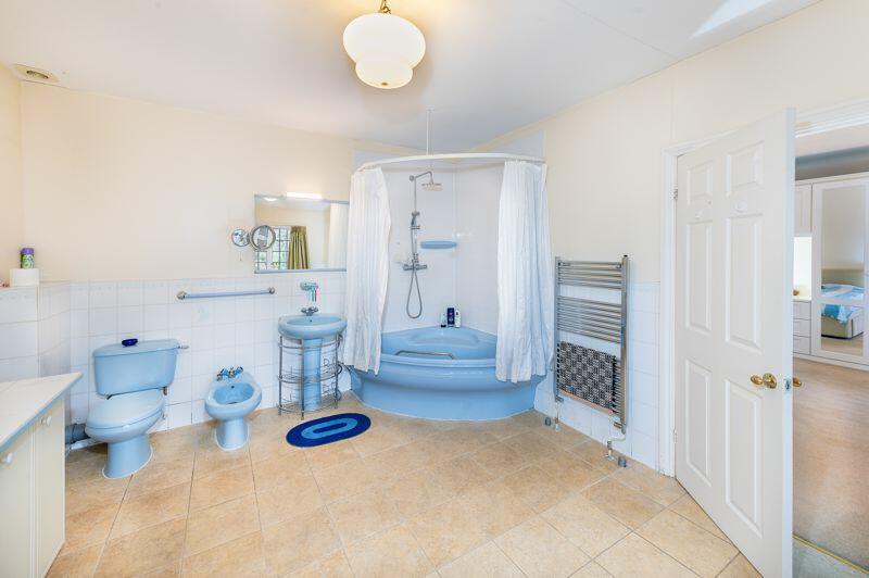 En-suite bathroom