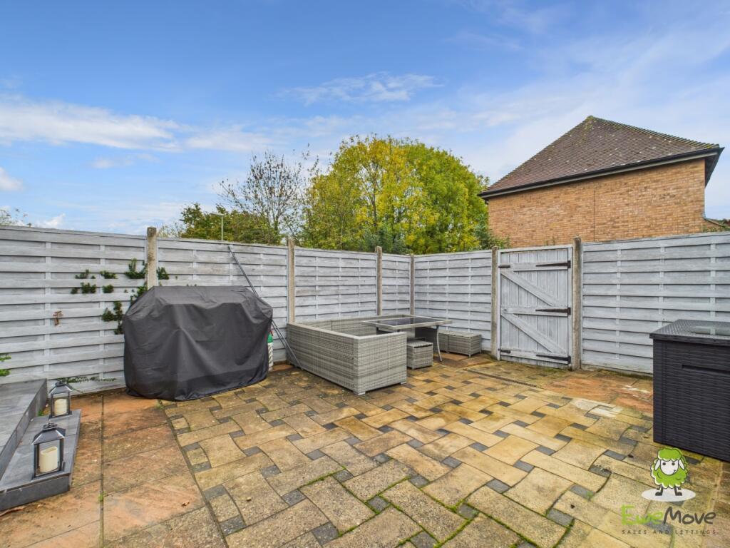 EweMove Estate Agents Basingstoke - Lea Close - Ga