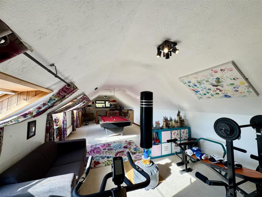 ANOTHER ROOM ASPECT
