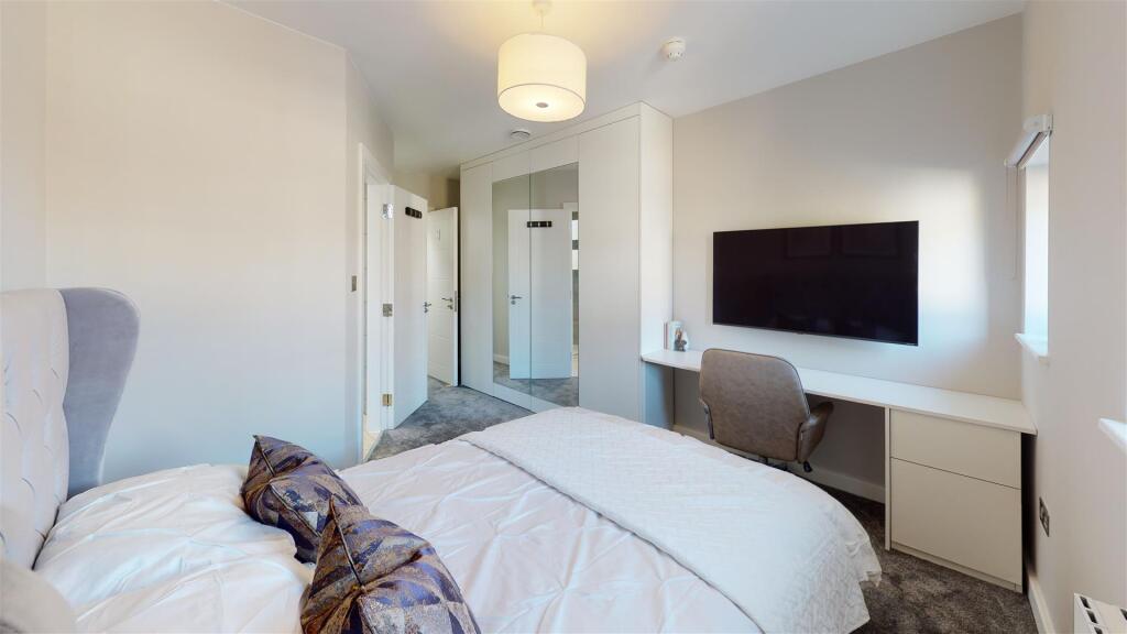 9. Lochaline-Street-Bedroom(1).jpg