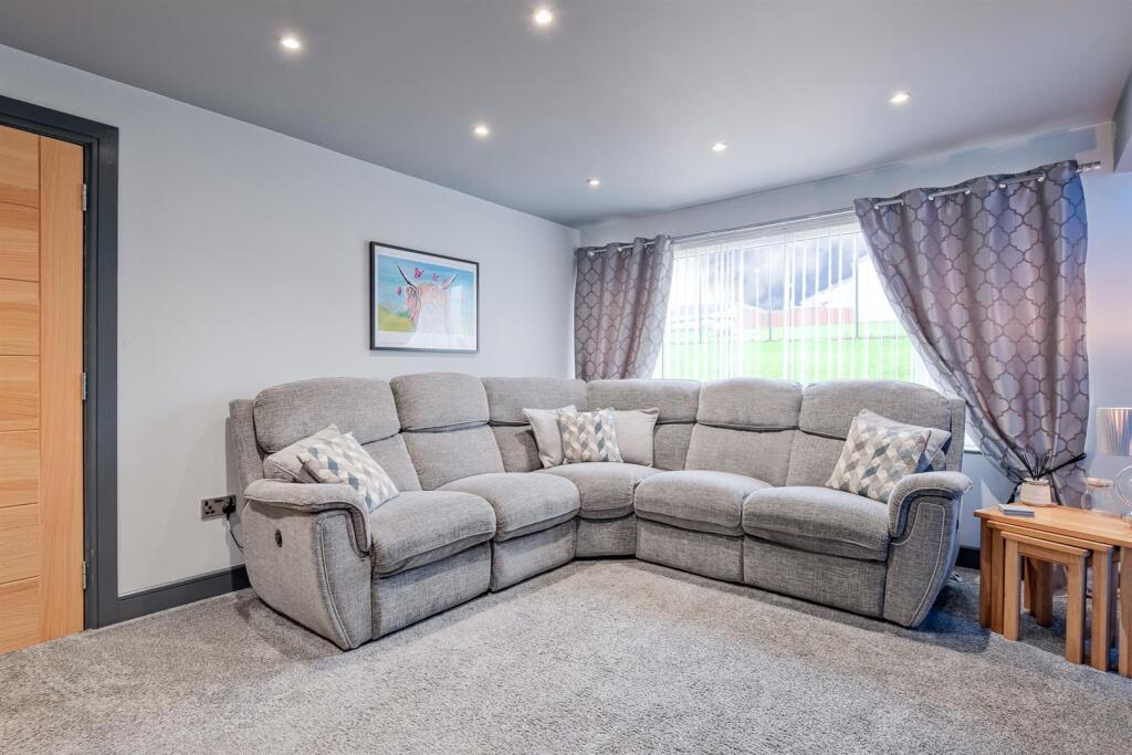 026-32 Kenmore Way, Carluke ML8 5RZ.jpg