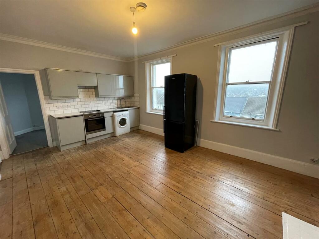 Kitchen 3.jpg