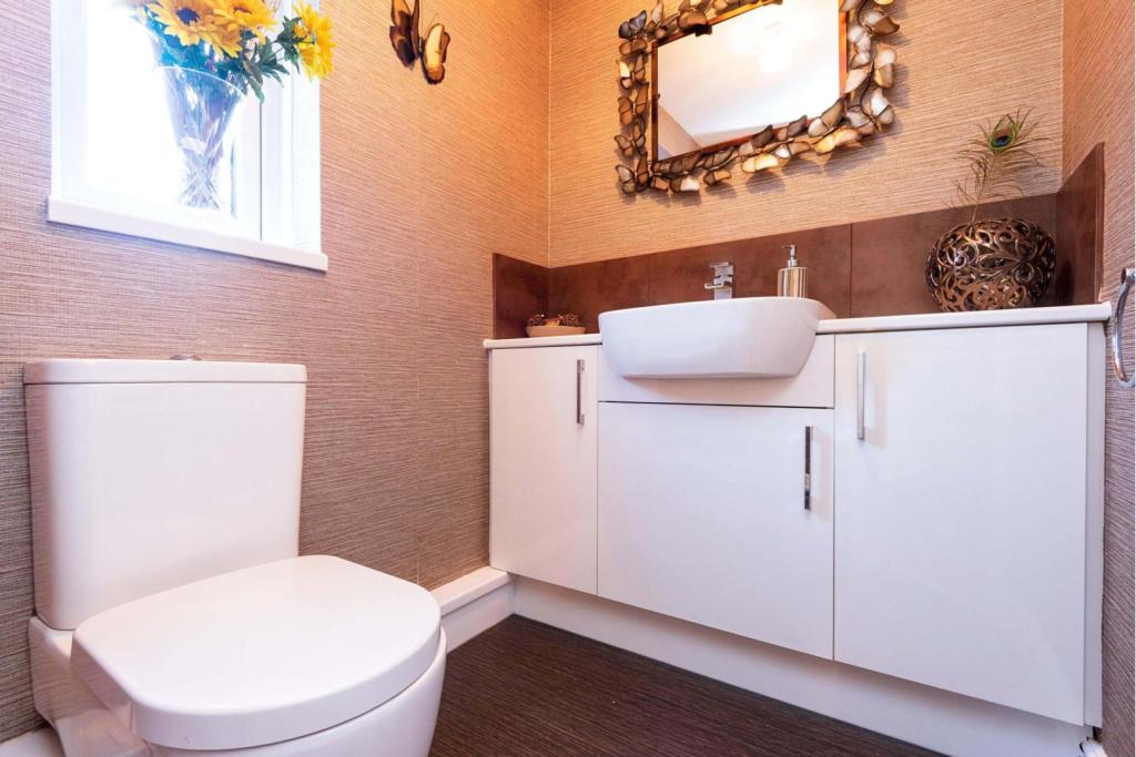 Downstairs Cloakroom