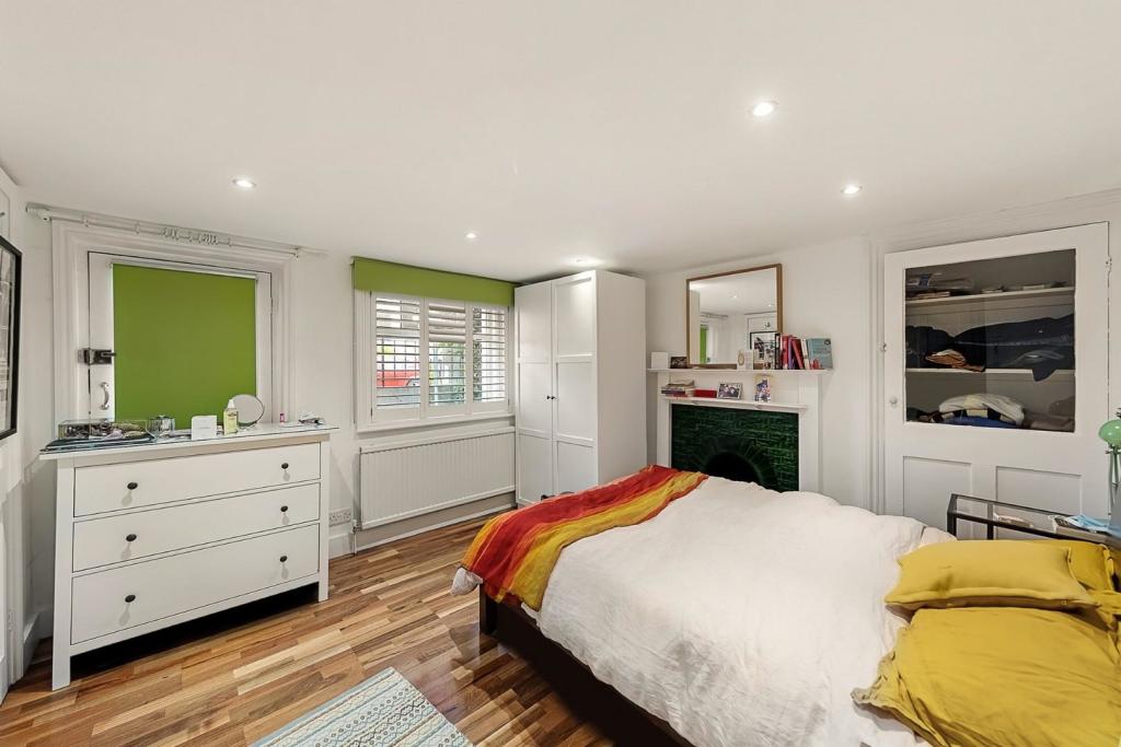 Bedroom (3).jpg