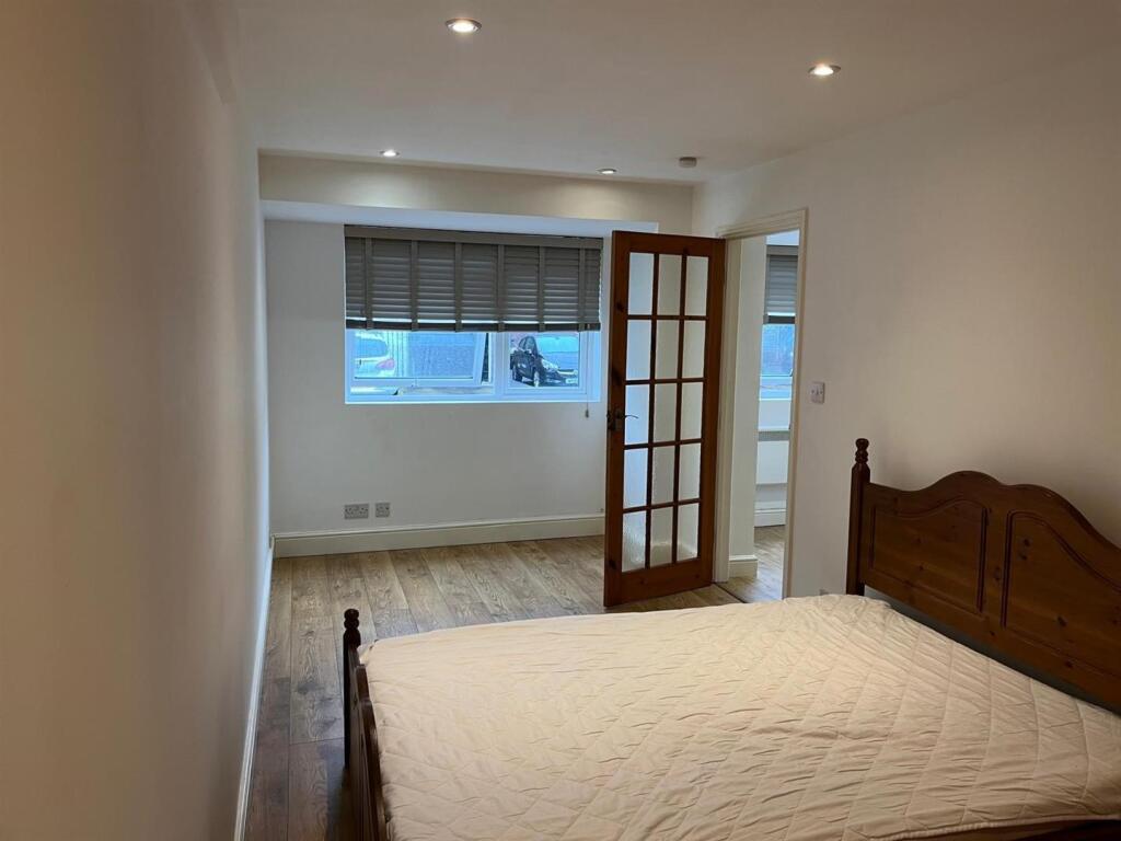 Bedroom 1.jpg