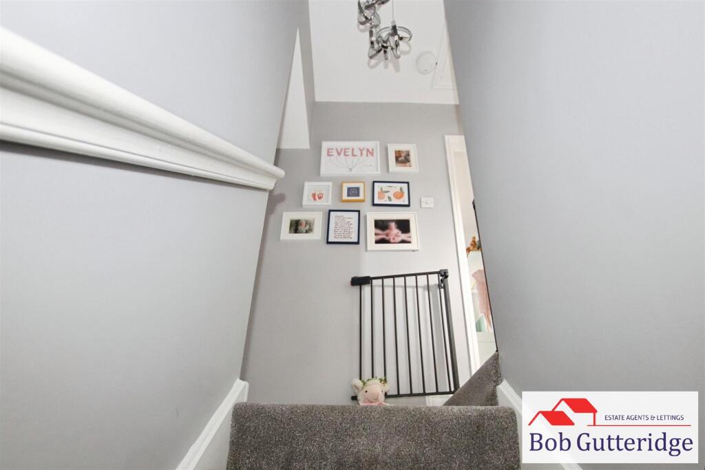 FIRST FLOOR LANDING