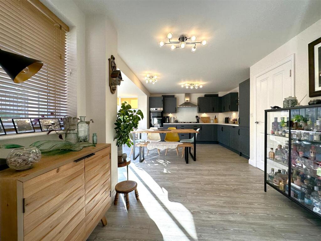 Generous OPEN-PLAN Kitchen Space 306