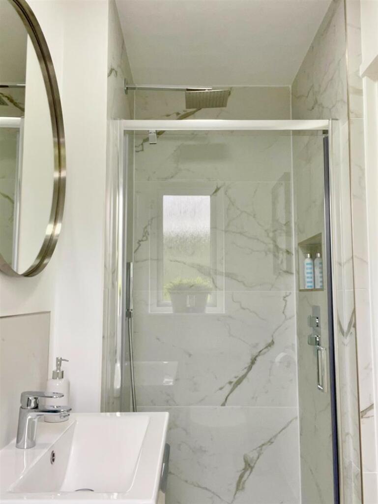 En-suite shower