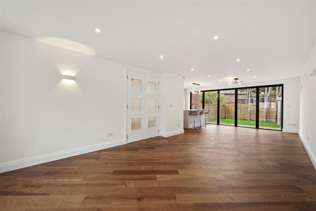 16 Priory Hill - J7LE5Lx8U4hrIke3l238.jpg