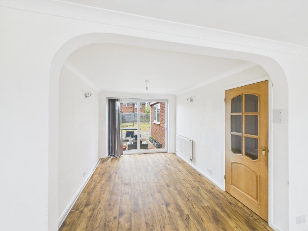 CAM01791G0-PR0157-STILL013