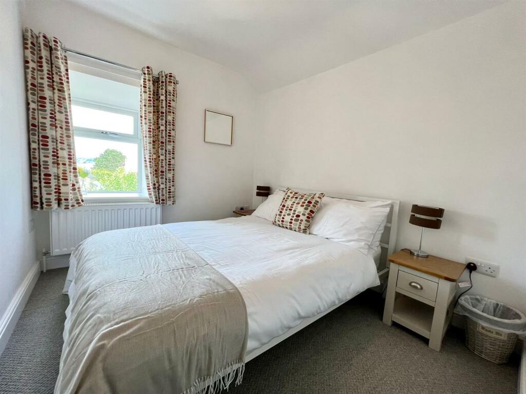 bedroom 2 (7).jpg