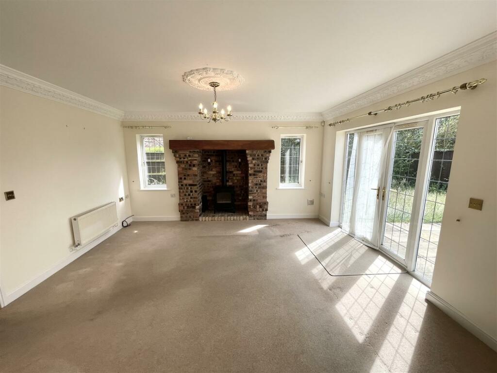 DOUBLE ASPECT LOUNGE :