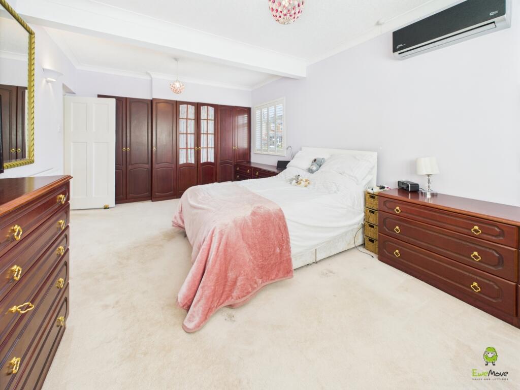 Presented by Clinton at EweMove Bexleyheath and Da