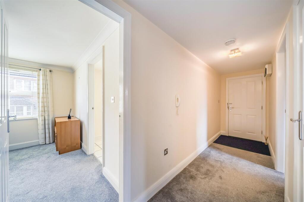 7 Rowe Close, Rugby (1).jpg