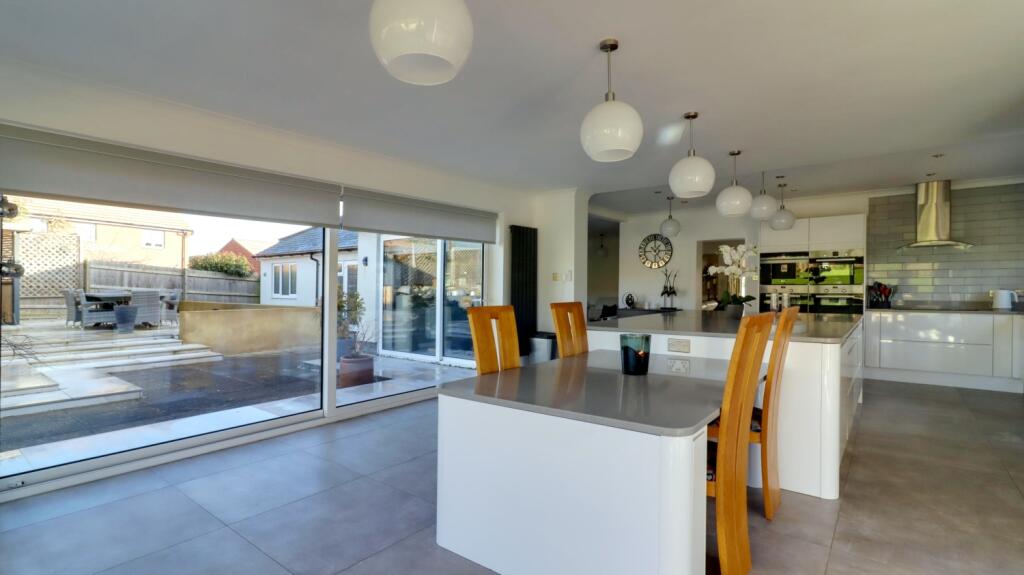 14. Kitchen 4