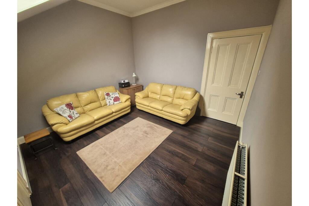 Sitting Room / Bed 3