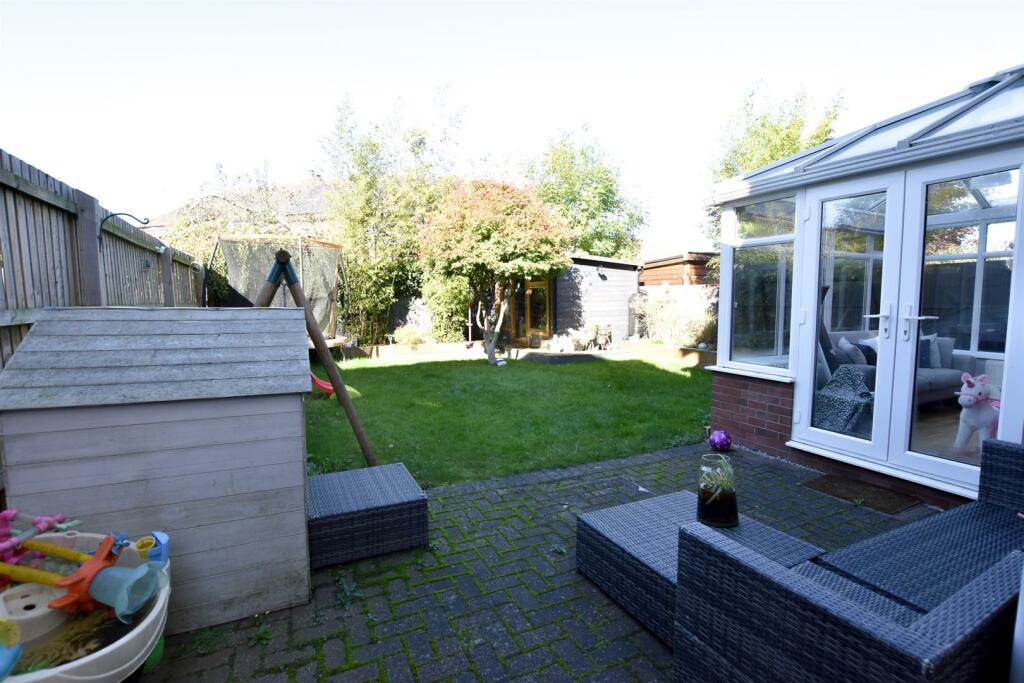 REAR ENCLOSED GARDEN