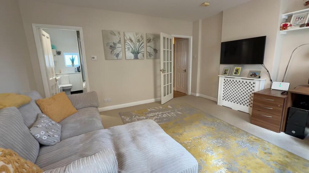 Mums flat pics_living room 2.jpg