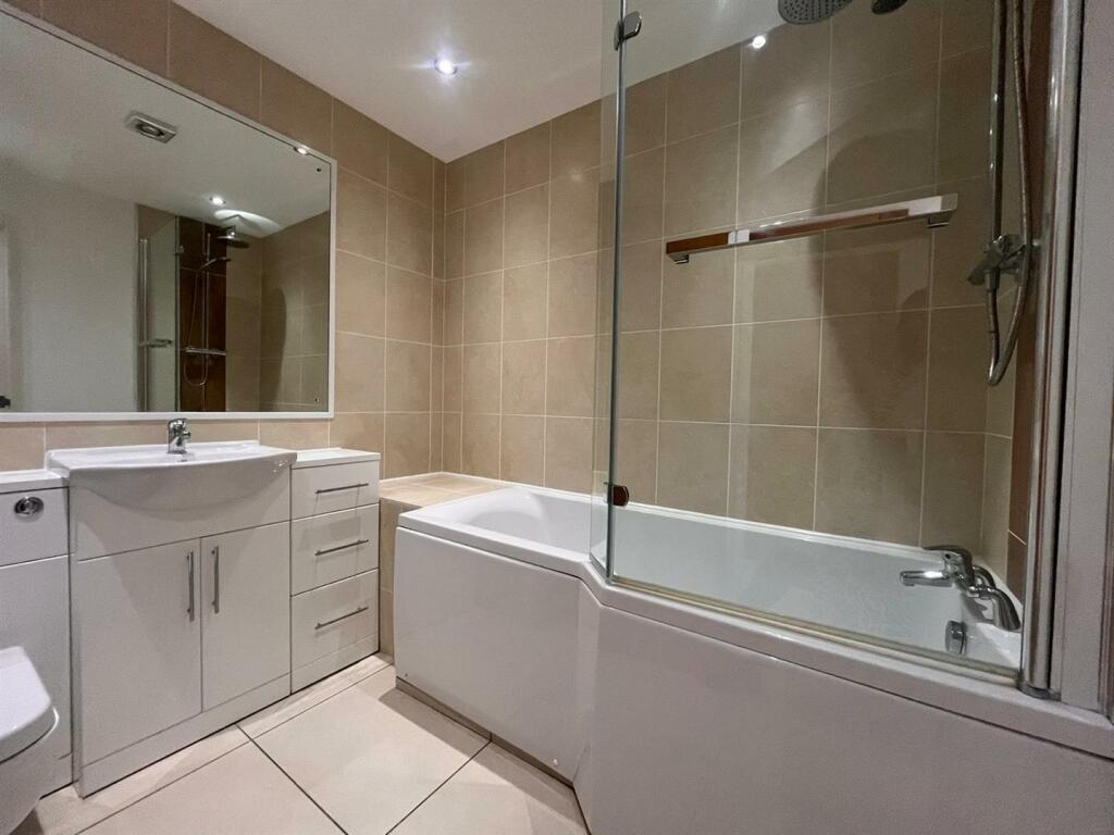 BATHROOM / WC