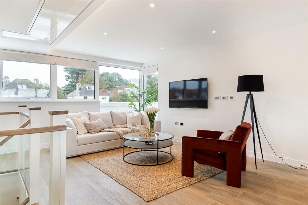 304 Sandbanks Road 327170 - (3).jpg