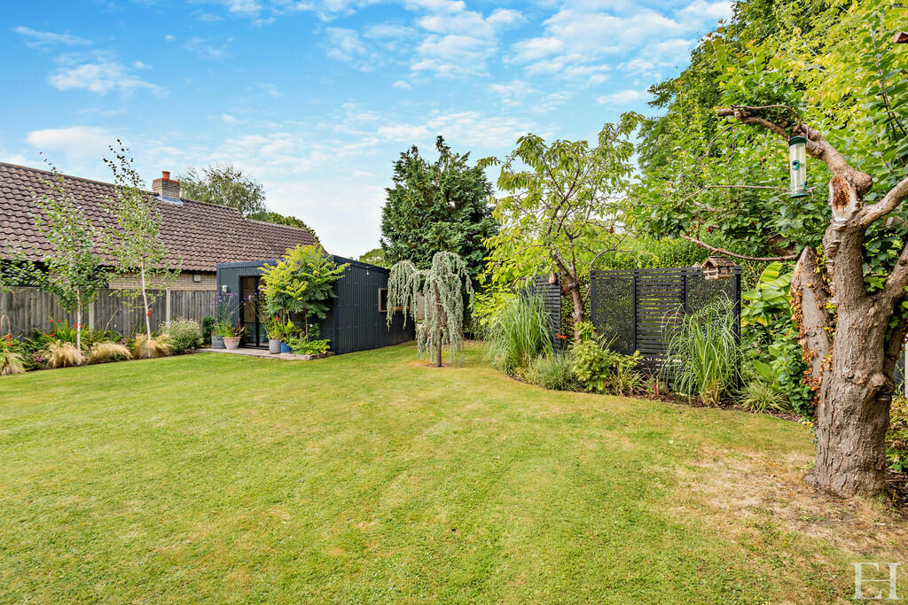 8614767-exteriorW...